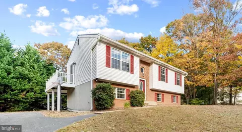 351 Skyview Dr, Lusby, MD 20657