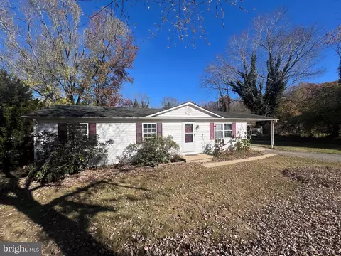 17 Robshire Manor Rd, Huntingtown, MD 20639