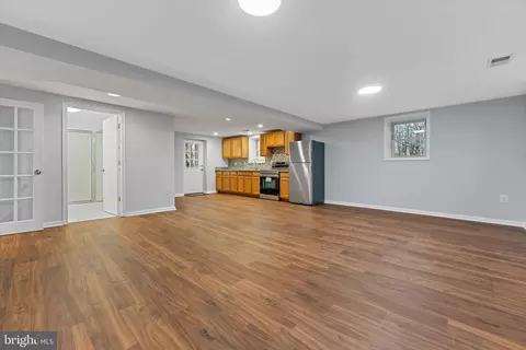 Living - 9910 Jonathan Dr, Dunkirk, MD 20754 photo 12 of 13