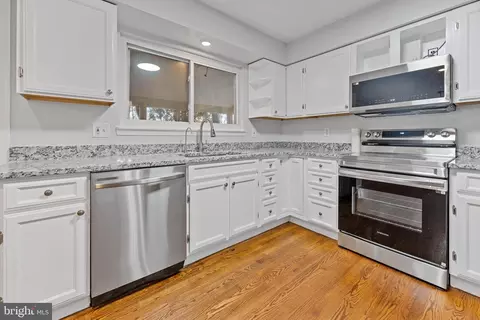 Kitchen - 9910 Jonathan Dr, Dunkirk, MD 20754 photo 2 of 5