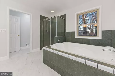Bath - 9910 Jonathan Dr, Dunkirk, MD 20754 photo 4 of 5