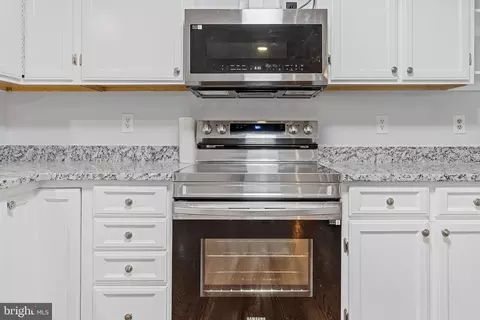 Kitchen - 9910 Jonathan Dr, Dunkirk, MD 20754 photo 4 of 5