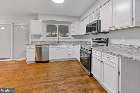 Kitchen - 9910 Jonathan Dr, Dunkirk, MD 20754 photo 3 of 5