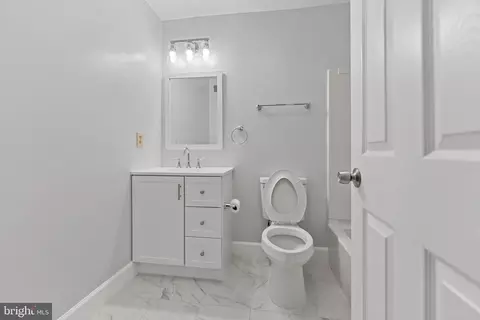 Bath - 9910 Jonathan Dr, Dunkirk, MD 20754 photo 2 of 5