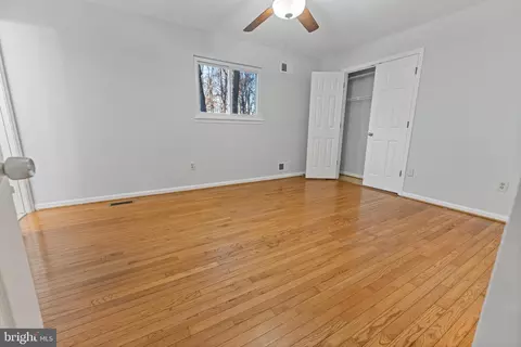 Bedroom - 9910 Jonathan Dr, Dunkirk, MD 20754 photo 3 of 6