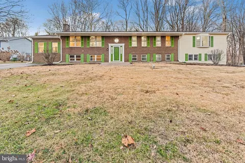 Exterior - 9910 Jonathan Dr, Dunkirk, MD 20754 photo 2 of 9