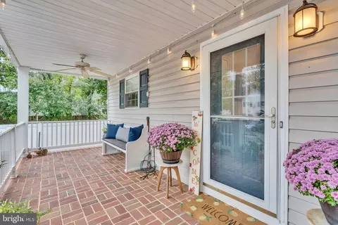 Exterior - 14331 Calvert St, Solomons, MD 20688 photo 2 of 9