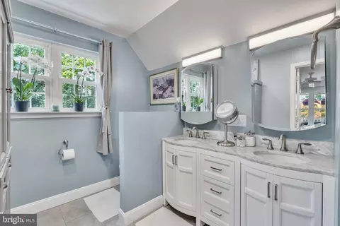 Bath - 14331 Calvert St, Solomons, MD 20688 photo 1 of 2