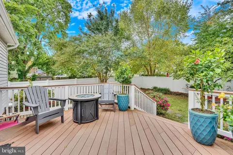 Exterior - 14331 Calvert St, Solomons, MD 20688 photo 6 of 9