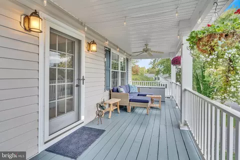 Exterior - 14331 Calvert St, Solomons, MD 20688 photo 4 of 9