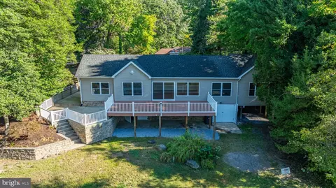 552 Beech Dr, Lusby, MD 20657