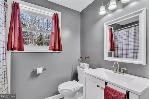 Bath - 9811 Empire Ct, Dunkirk, MD 20754 photo 4 of 4