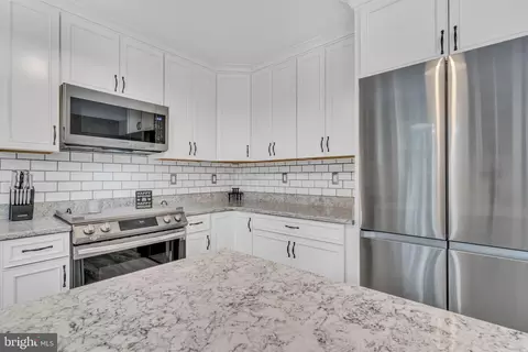Kitchen - 9811 Empire Ct, Dunkirk, MD 20754 photo 4 of 7
