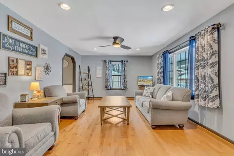 Living - 9811 Empire Ct, Dunkirk, MD 20754 photo 1 of 1