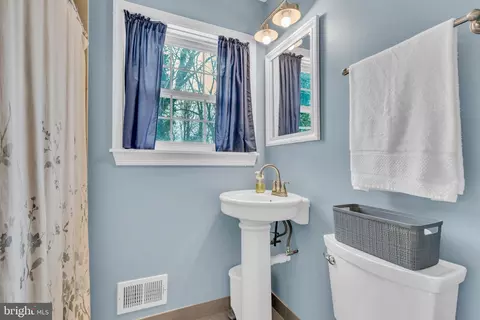 Bath - 9811 Empire Ct, Dunkirk, MD 20754 photo 2 of 4