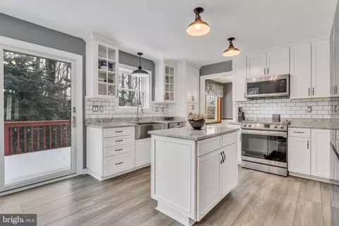 Kitchen - 9811 Empire Ct, Dunkirk, MD 20754 photo 2 of 7