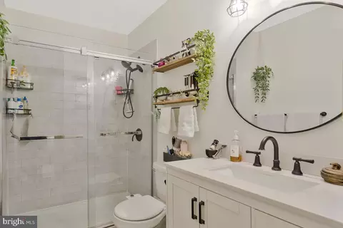 Bath - 3939 7th St, North Beach, MD 20714 photo 1 of 2