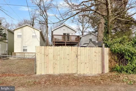 Exterior - 3939 7th St, North Beach, MD 20714 photo 5 of 14