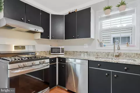 Kitchen - 3939 7th St, North Beach, MD 20714 photo 3 of 6