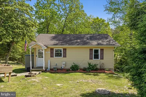 976 Eagle Pt, Lusby, MD 20657