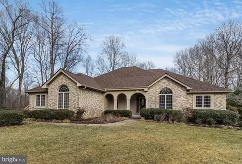 390 Madeline Dr, Saint Leonard, MD 20685