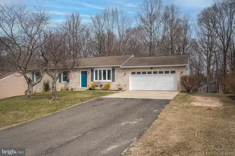 9507 N Side Dr, Owings, MD 20736