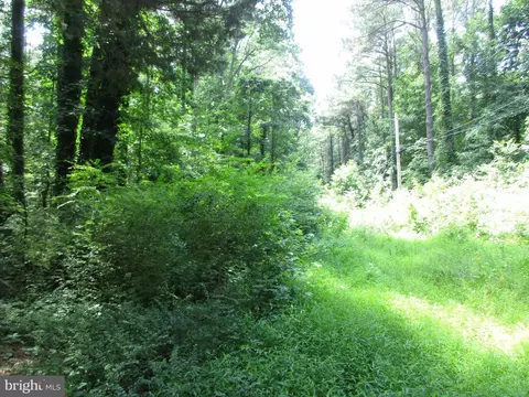 422 Lessin Dr, Lusby, MD 20657