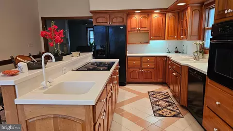 Kitchen - 13870 Dowell Rd, Solomons, MD 20688 photo 3 of 4