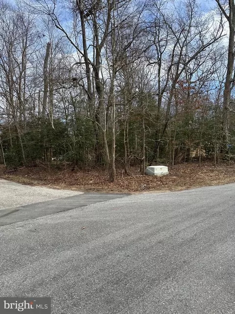 733 Skyview Dr, Lusby, MD 20657