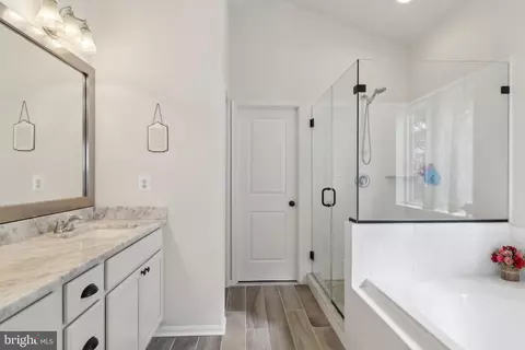 Entry Way - 8234 Copperleaf Ct, Owings, MD 20736 photo 16 of 31
