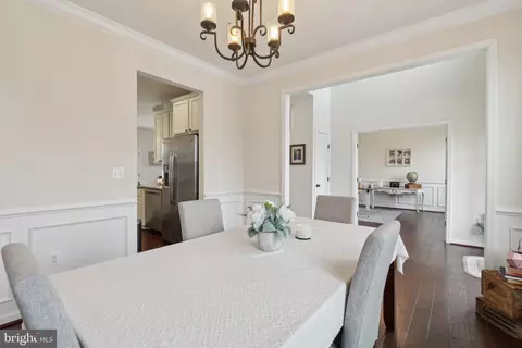 Entry Way - 8234 Copperleaf Ct, Owings, MD 20736 photo 5 of 31