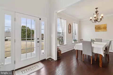 Entry Way - 8234 Copperleaf Ct, Owings, MD 20736 photo 4 of 31