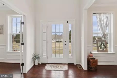 Entry Way - 8234 Copperleaf Ct, Owings, MD 20736 photo 6 of 31