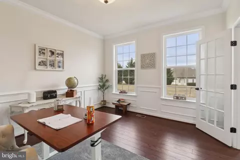 Entry Way - 8234 Copperleaf Ct, Owings, MD 20736 photo 10 of 31