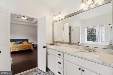 Entry Way - 8234 Copperleaf Ct, Owings, MD 20736 photo 13 of 31
