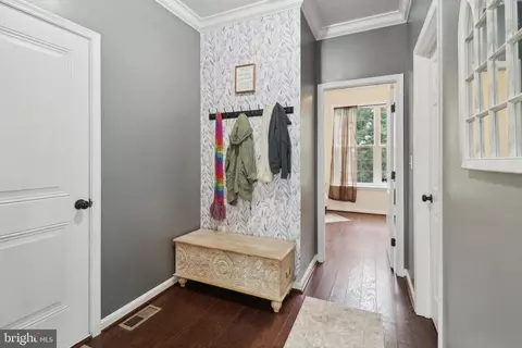 Entry Way - 8234 Copperleaf Ct, Owings, MD 20736 photo 12 of 31
