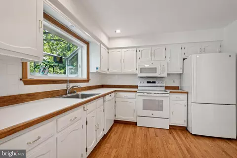 Kitchen - 9911 Jonathan Dr, Dunkirk, MD 20754 photo 1 of 2