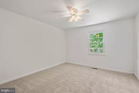 Bedroom - 9911 Jonathan Dr, Dunkirk, MD 20754 photo 2 of 4