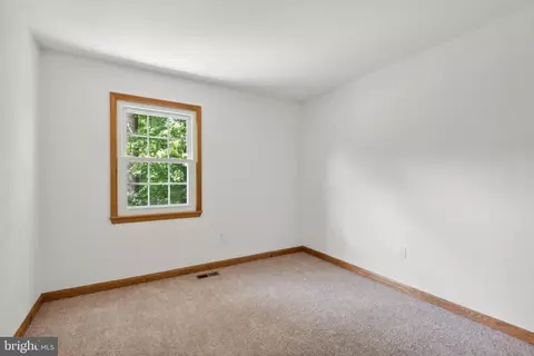Bedroom - 9911 Jonathan Dr, Dunkirk, MD 20754 photo 3 of 4