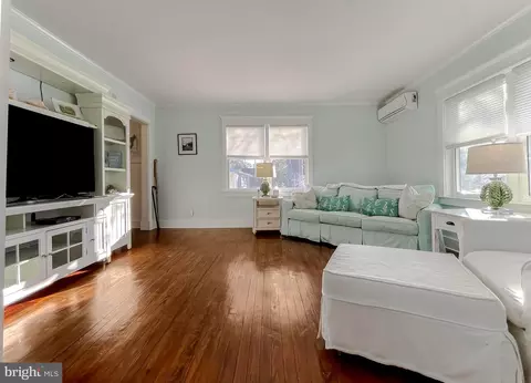 Living - 14321 Calvert St, Solomons, MD 20688 photo 4 of 4