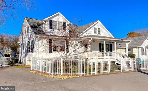 Exterior - 14321 Calvert St, Solomons, MD 20688 photo 8 of 9