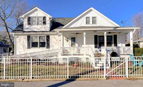 Exterior - 14321 Calvert St, Solomons, MD 20688 photo 5 of 9