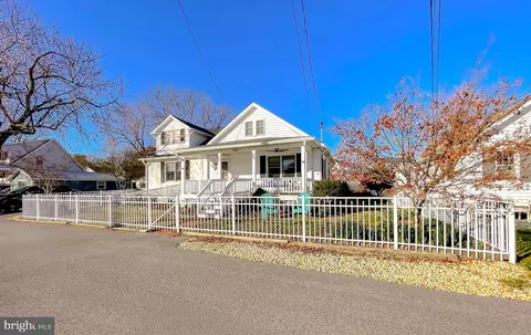 Exterior - 14321 Calvert St, Solomons, MD 20688 photo 7 of 9