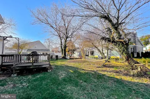 Exterior - 14321 Calvert St, Solomons, MD 20688 photo 6 of 9
