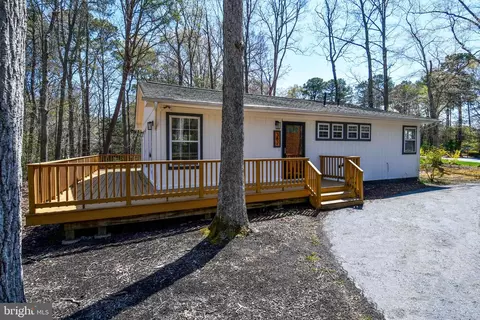 382 Longhorn Dr, Lusby, MD 20657