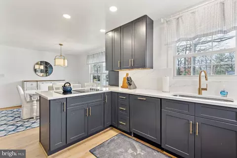 Kitchen - 11213 Oakwood Dr, Dunkirk, MD 20754 photo 4 of 5