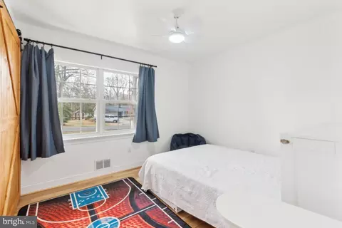 Bedroom - 11213 Oakwood Dr, Dunkirk, MD 20754 photo 4 of 5