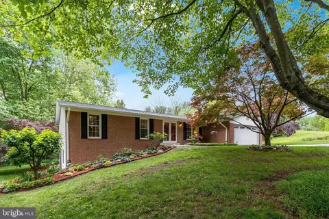 2012 Smoky Rd, Huntingtown, MD 20639