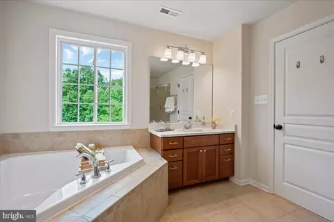 Bath - 12670 Perrywood Ln, Dunkirk, MD 20754 photo 5 of 8