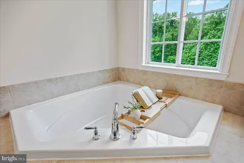 Bath - 12670 Perrywood Ln, Dunkirk, MD 20754 photo 3 of 8